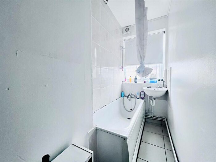 1 Bedroom Flat To Rent In Derby Road, Nottingham, NG7