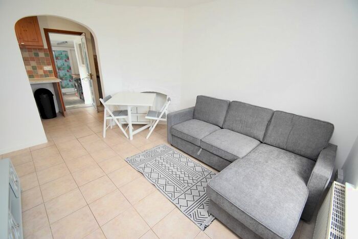 4 Bedroom Semi-Detached House To Rent In Trekeen Road, Penryn, TR10