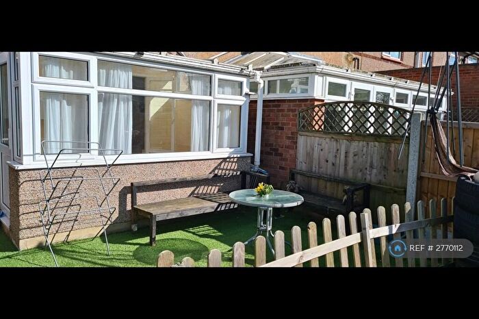 3 Bedroom End Of Terrace House To Rent In Cypress Grove, Ilford, IG6