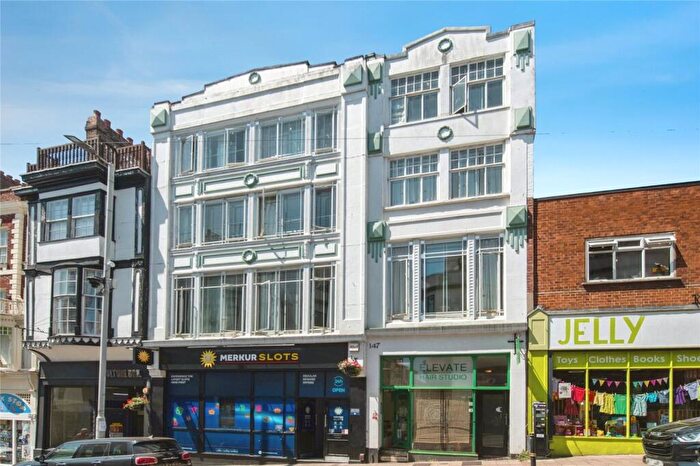 2 Bedroom Flat For Sale In Fore Street, Exeter, Devon, EX4