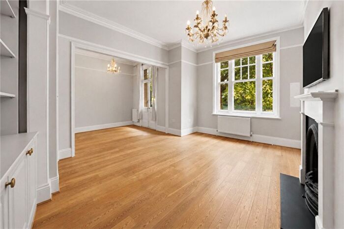 2 Bedroom Flat For Sale In Bishops Park Road, London, SW6