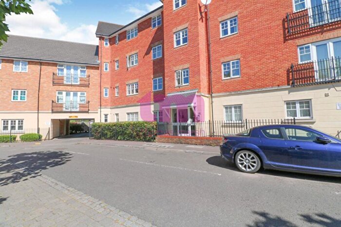 2 Bedroom Apartment For Sale In Caspian Way, Purfleet, RM19