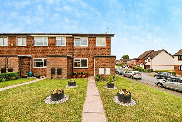 3 Bedroom End Of Terrace House For Sale In Onslow Drive, Thame, OX9