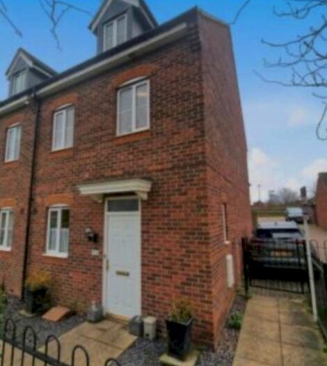 3 Bedroom Semi-Detached House To Rent In Buckhurst, Rectory Road, Orsett, Grays, RM16
