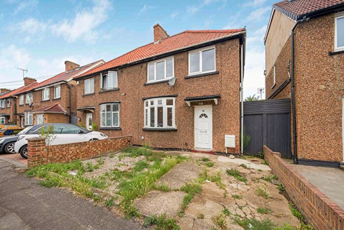 3 Bedroom Semi-Detached House To Rent In Commonwealth Avenue, Hayes, UB3