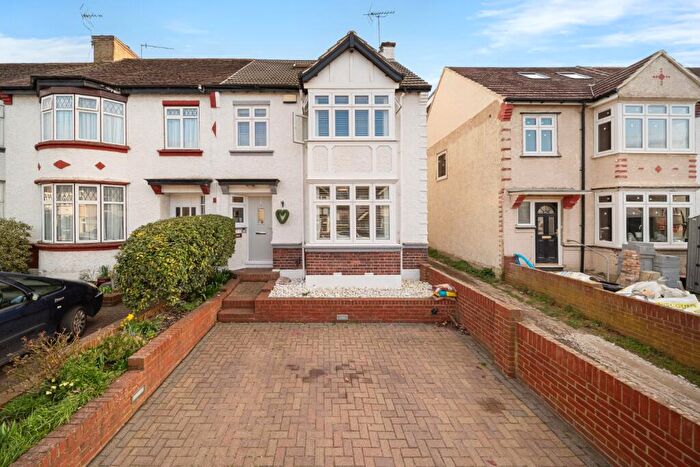 4 Bedroom End Of Terrace House For Sale In The Fairway, Gravesend, Kent, DA11