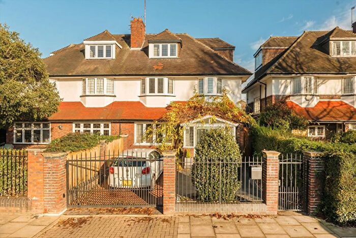 4 Bedroom Semi Detached House To Rent In Chesterfield Road, Chiswick, W4