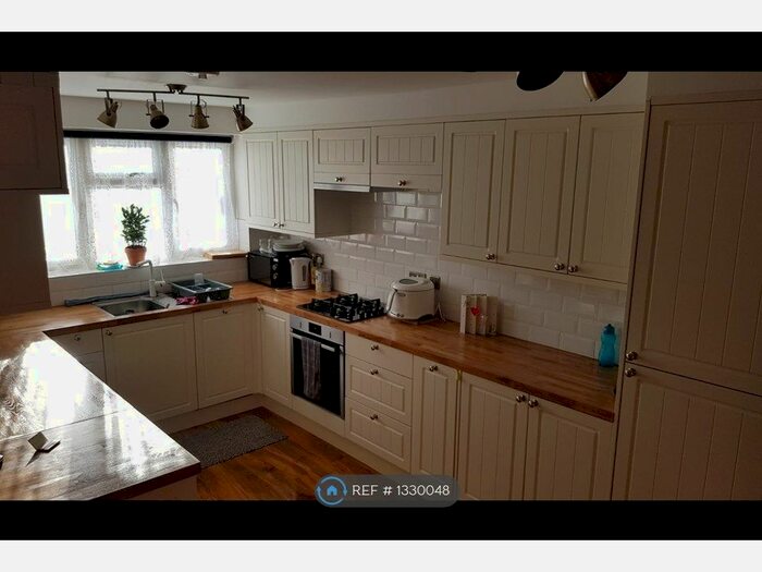 4 Bedroom Terraced House To Rent In Kingfisher Drive, Chatham, ME5