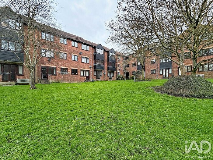 1 Bedroom Flat For Sale In Haslers Lane, Dunmow, CM6