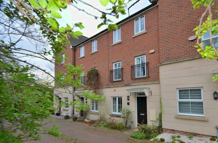 4 Bedroom Town House To Rent In Fonda Meadows, Oxley Park, MK4