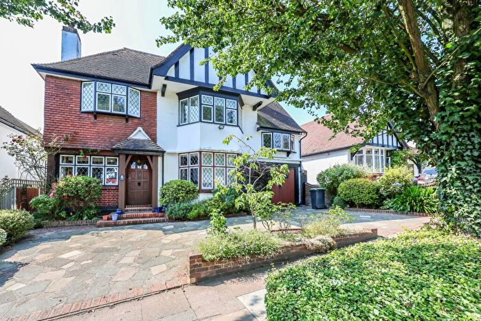 5 Bedroom Detached House For Sale In Hall Park Avenue, Westcliff-On-Sea, SS0