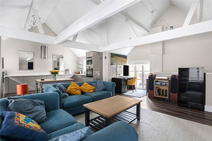 2 Bedroom Terraced House For Sale In New Street, RG9