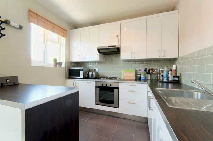 1 Bedroom Flat To Rent In Gowan Road, Willesden, London, NW10