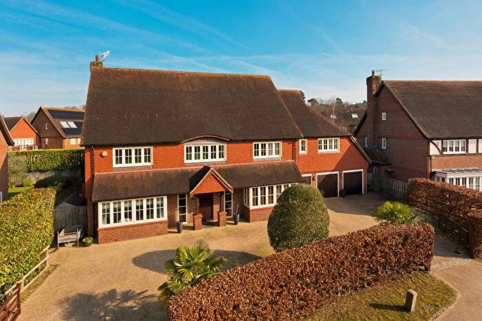5 Bedroom Detached House For Sale In Lockestone Close, Weybridge, Surrey, KT13