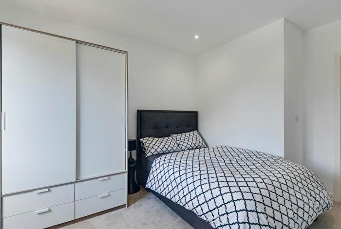 1 Bedroom Flat For Sale In Hayling Way, Metropolitan Court, HA8