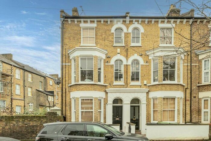 2 Bedroom Flat To Rent In Chantrey Road, London, SW9