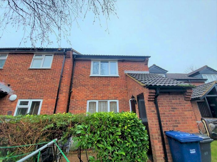 1 Bedroom Flat To Rent In Springwood Crescent, Edgware HA8