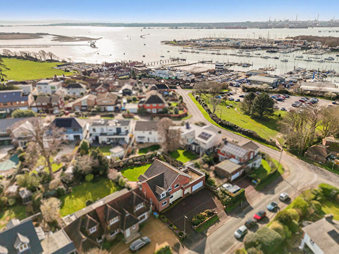 4 Bedroom Detached House For Sale In Crofton Way, Warsash, Southampton, SO31