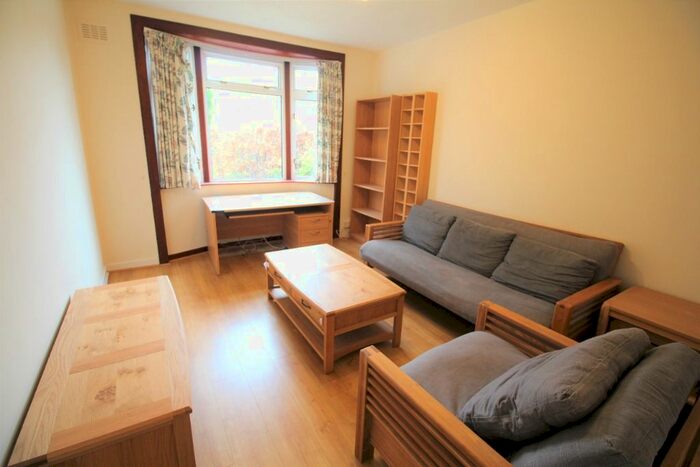 2 Bedroom Flat To Rent In Colinton Mains Crescent, Colinton Mains, Edinburgh, EH13