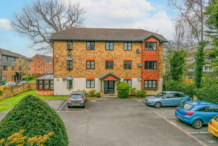 1 Bedroom Flat To Rent In Rushmon Gardens, Walton-On-Thames, KT12