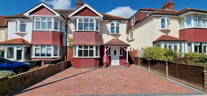 3 Bedroom Semi-Detached House To Rent In Hawkhurst Way, West Wickham, BR4
