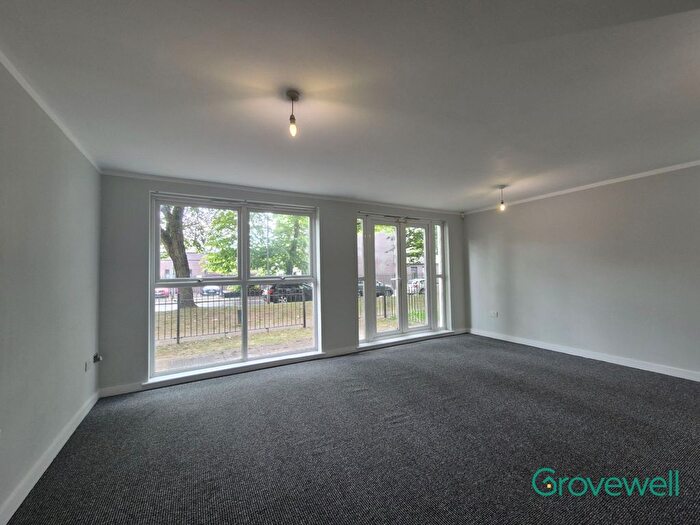 1 Bedroom Flat To Rent In Green View, Salford, M7