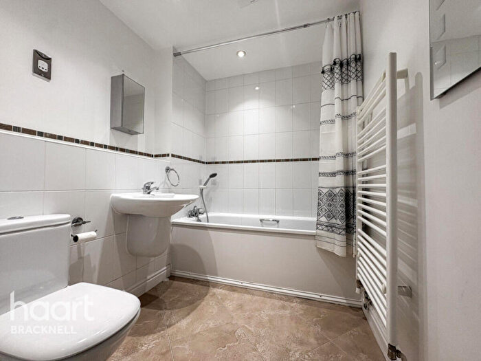 2 Bedroom Apartment To Rent In Brook Avenue, Ascot, SL5