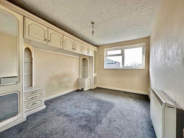 1 Bedroom Flat For Sale In Holdbrook Way, Romford, RM3