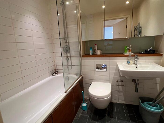 1 Bedroom Flat For Sale In Central Reading, Berkshire, RG1
