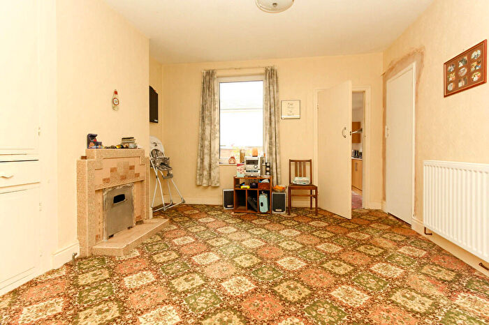 3 Bedroom Terraced House For Sale In Hatton Park Road, Wellingborough, NN8