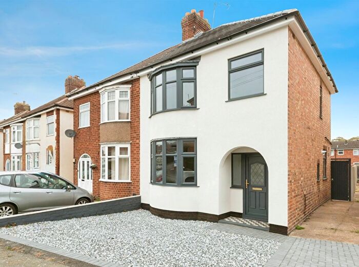 3 Bedroom Semi-detached House For Sale In Netherley Road, Hinckley, LE10