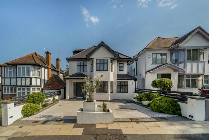 5 Bedroom Detached House To Rent In Edgeworth Crescent, London, NW4