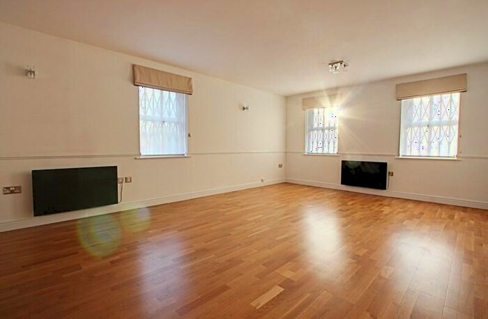 2 Bedroom Apartment To Rent In Taverners Lodge, Cockfosters Road, Barnet, Hertfordshire, EN4