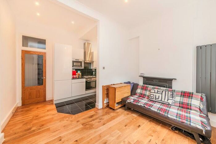 2 Bedroom Flat To Rent In Rushcroft Road, London, SW2