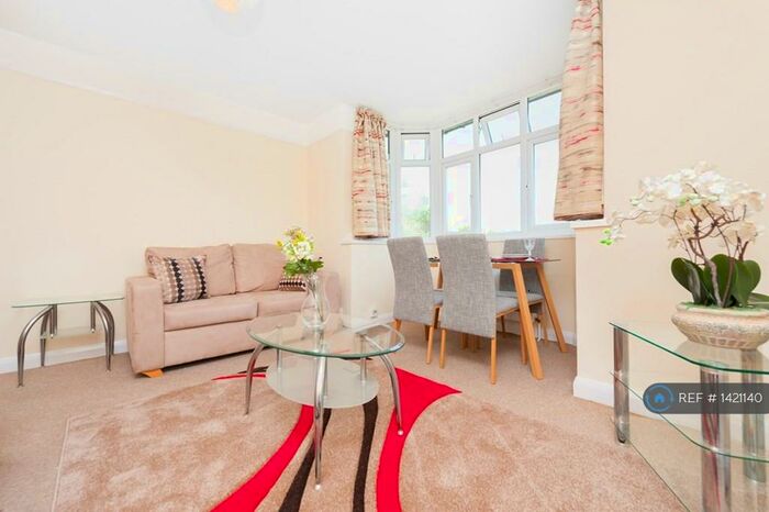 2 Bedroom Flat To Rent In Oakleigh Road North, London, N20