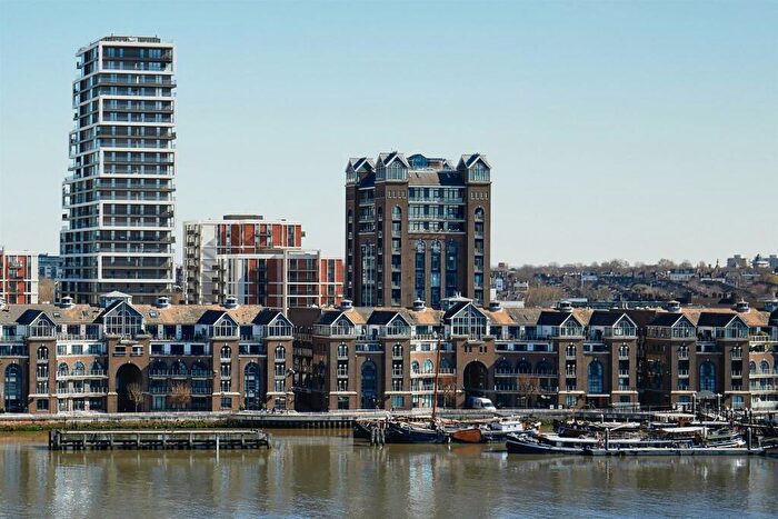 1 Bedroom Apartment For Sale In Plantation Wharf, Battersea, SW11