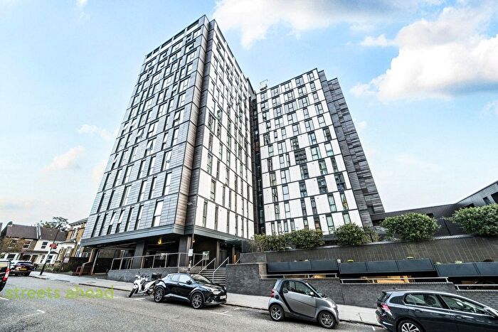 2 Bedroom Flat To Rent In Masons Avenue, Croydon, CR0