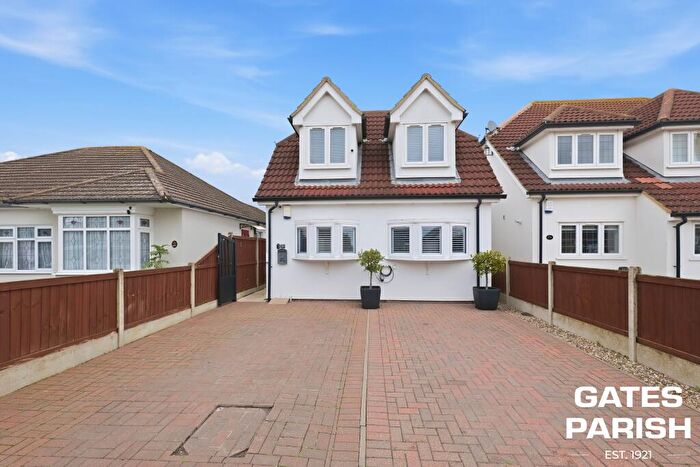 2 Bedroom Detached House For Sale In Laburnham Gardens, Upminster, RM14