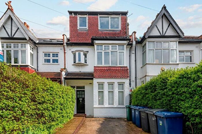 2 Bedroom Flat To Rent In Sutton Road, N10