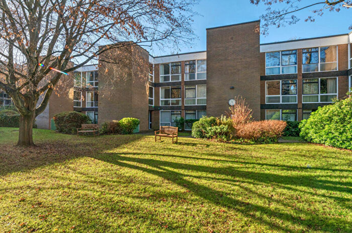 2 Bedroom Apartment For Sale In Butler Close, Central North Oxford, OX2