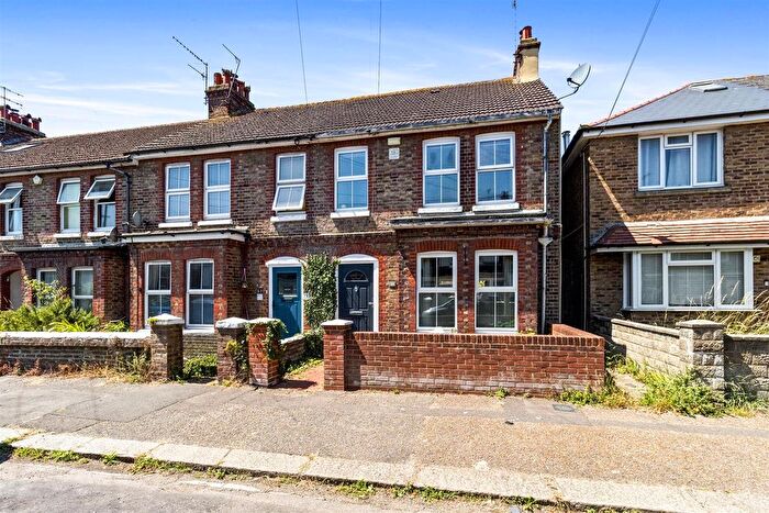 3 Bedroom End Of Terrace House To Rent In Lanfranc Road, Worthing, BN14
