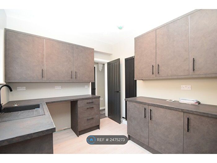4 Bedroom End Of Terrace House To Rent In Gladstone Road, Scarborough, YO12