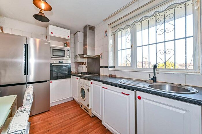 2 Bedroom Flat To Rent In Clissold Crescent, Newington Green, London, N16