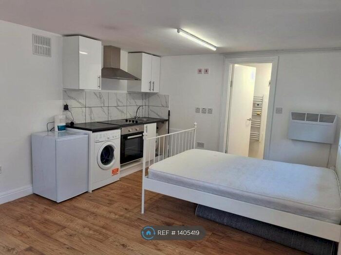 Studio To Rent In Middleton Road, Carshalton, SM5