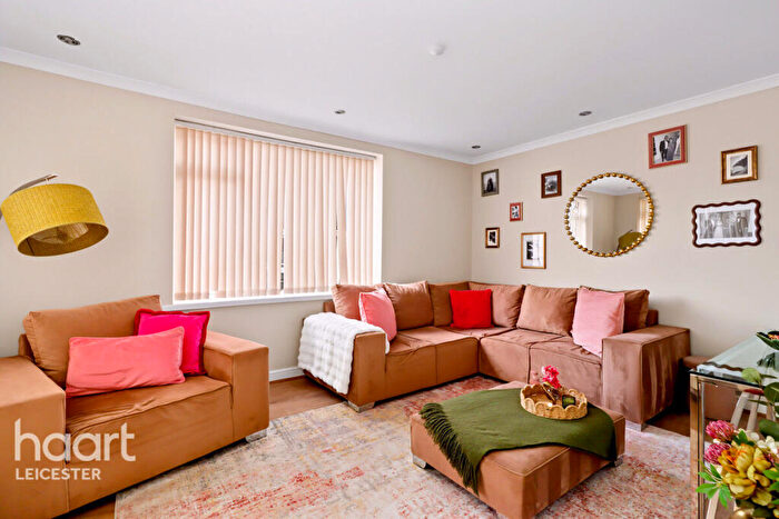 4 Bedroom Link Detached House For Sale In Oakdene Road, Leicester, LE2