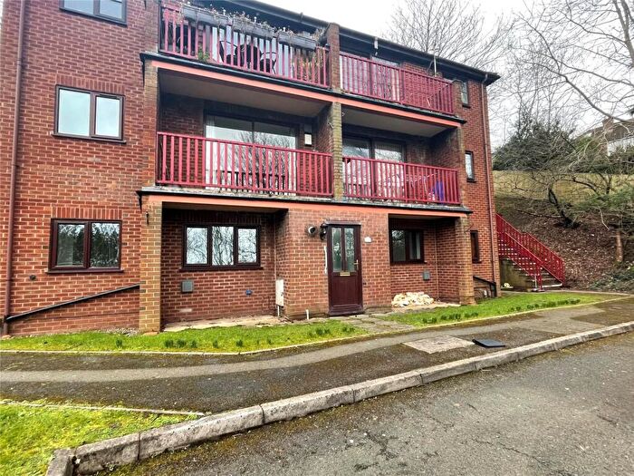 2 Bedroom Flat To Rent In St Andrews Green, Kidderminster, Worcestershire, DY10