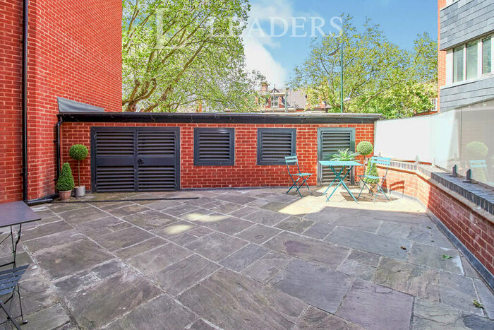 3 Bedroom Flat To Rent In Park Edge, The Park, NG7
