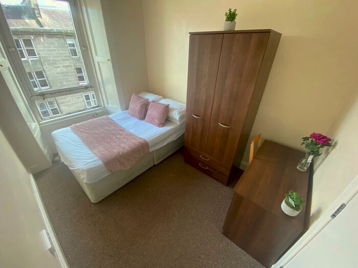 4 Bedroom Flat To Rent In Grindlay Street, Tollcross, Edinburgh, EH3