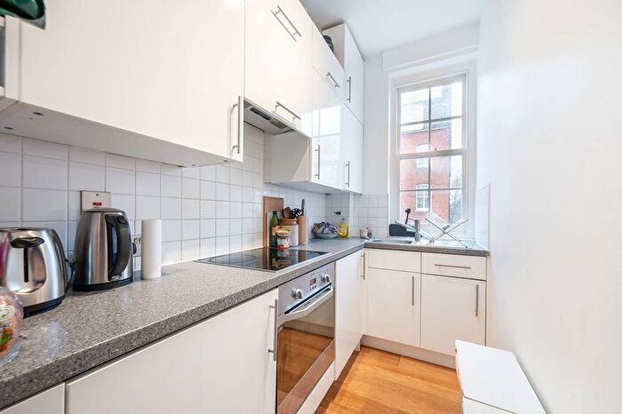 1 Bedroom Flat For Sale In Kensington Church Street, Kensington, London, W8