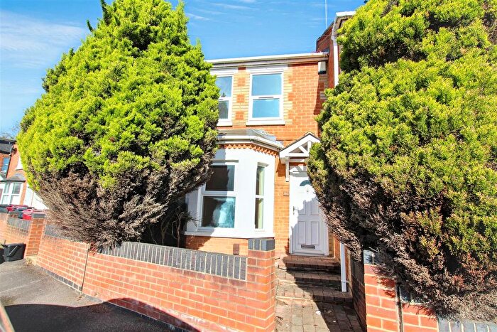 Terraced House To Rent In Pangbourne Street, Reading, RG30
